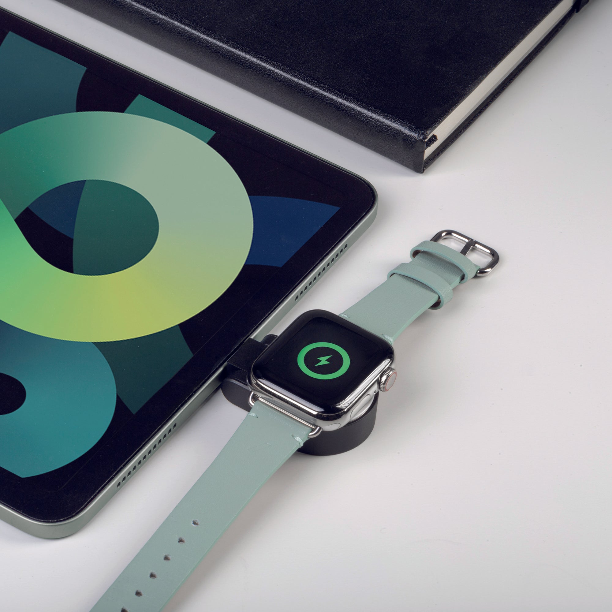 native-union-watch-puck-chargeur-apple-watch-pliable-usb-c-mfi-certifi-5w-angles image 4