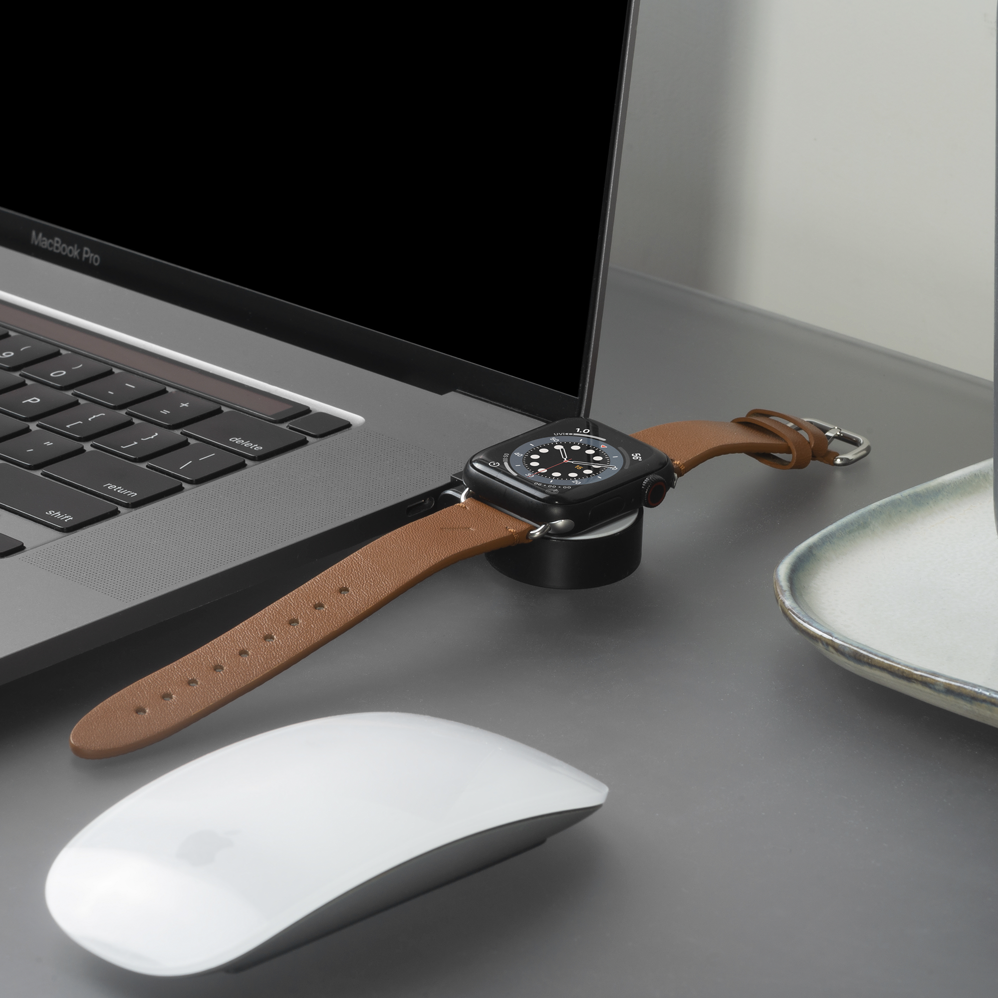 native-union-watch-puck-chargeur-apple-watch-pliable-usb-c-mfi-certifi-5w-angles image 2