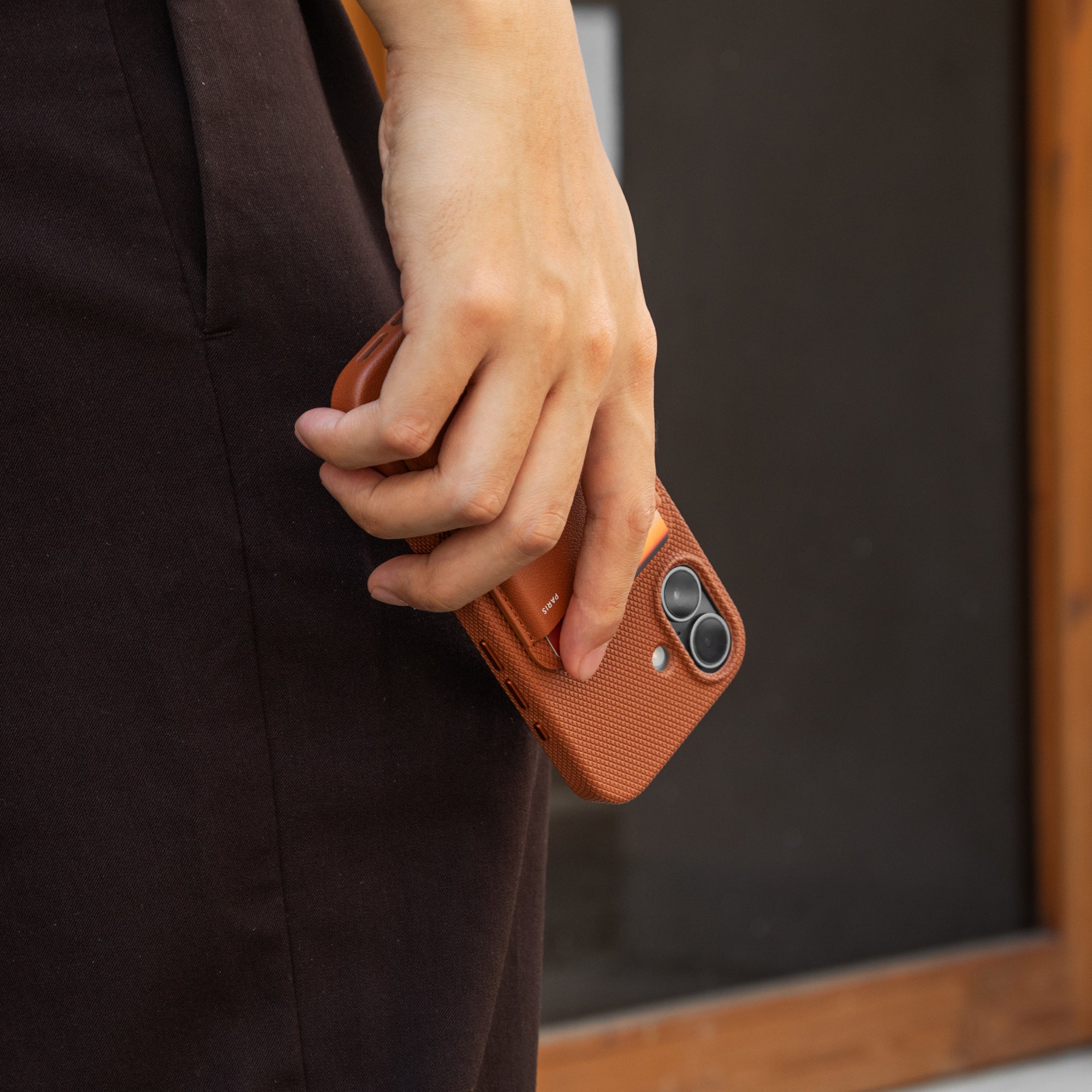 native-union-re-classic-case-pour-iphone-17-coque-en-cuir-alternatif-recycl-sans image 2