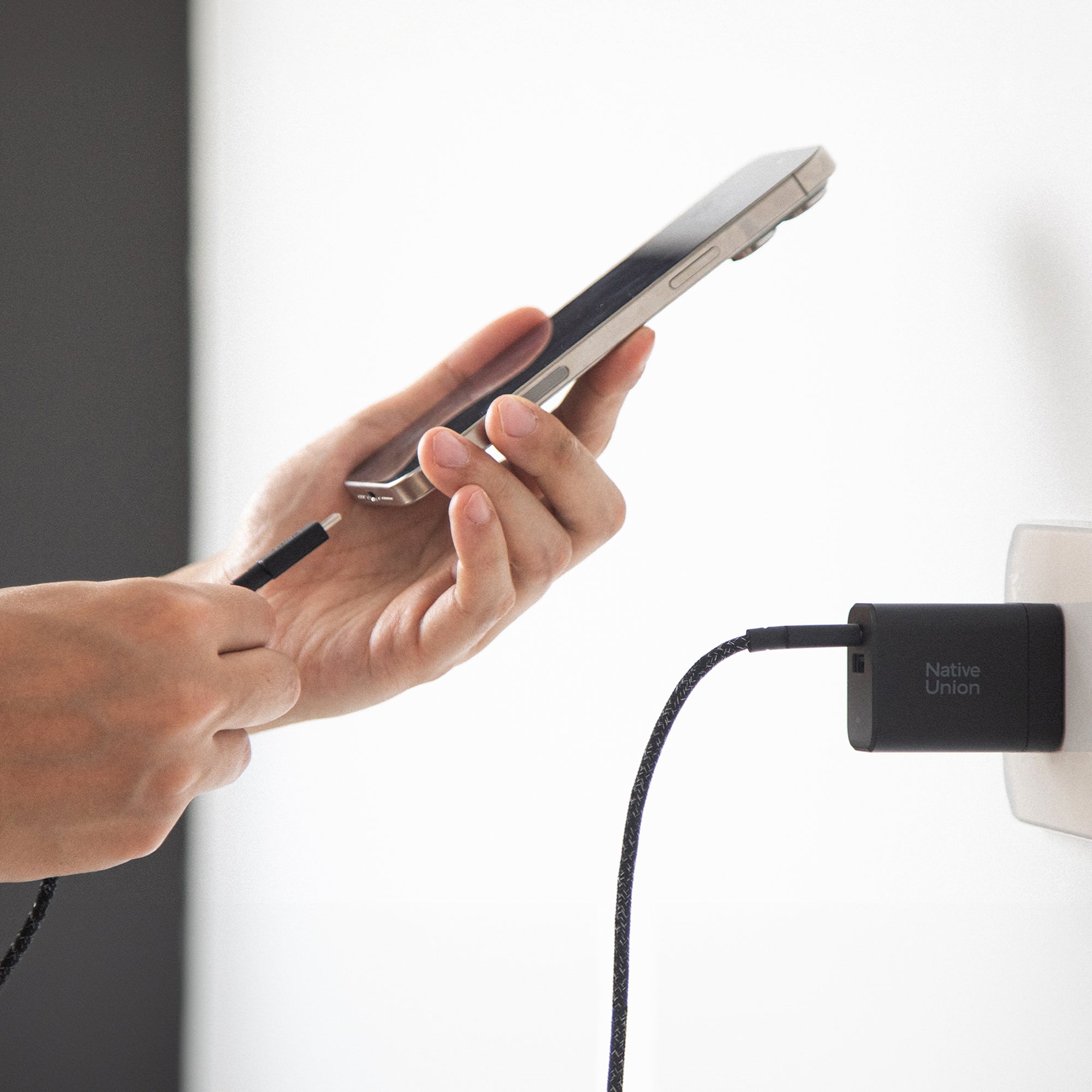 native-union-fast-gan-charger-pd-45w-1c-1a-chargeur-compact-usb-c-et-usb-a image 5