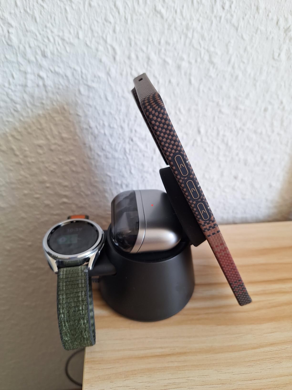 Toute ma table de nuit sur un seul socle
