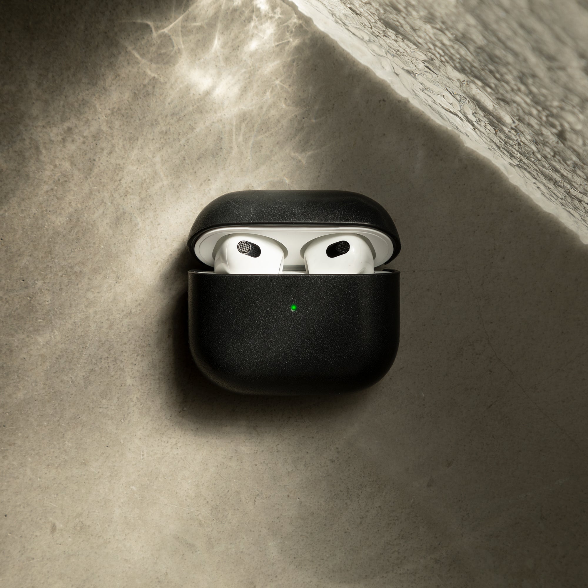 native-union-leather-case-airpods-gen-3-tui-en-cuir-v-ritable-italien-fait-main- image 3