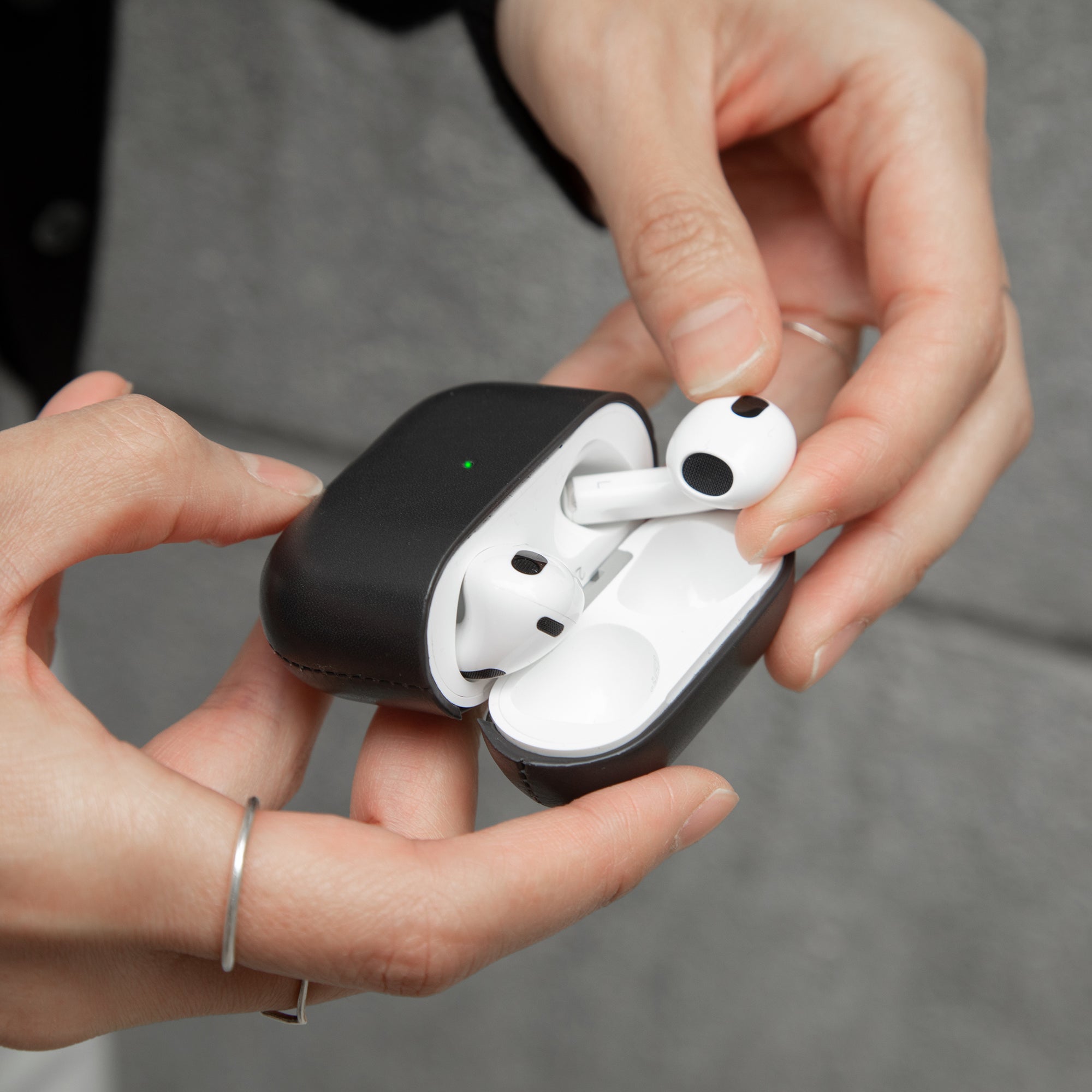 native-union-leather-case-airpods-gen-3-tui-en-cuir-v-ritable-italien-fait-main- image 4