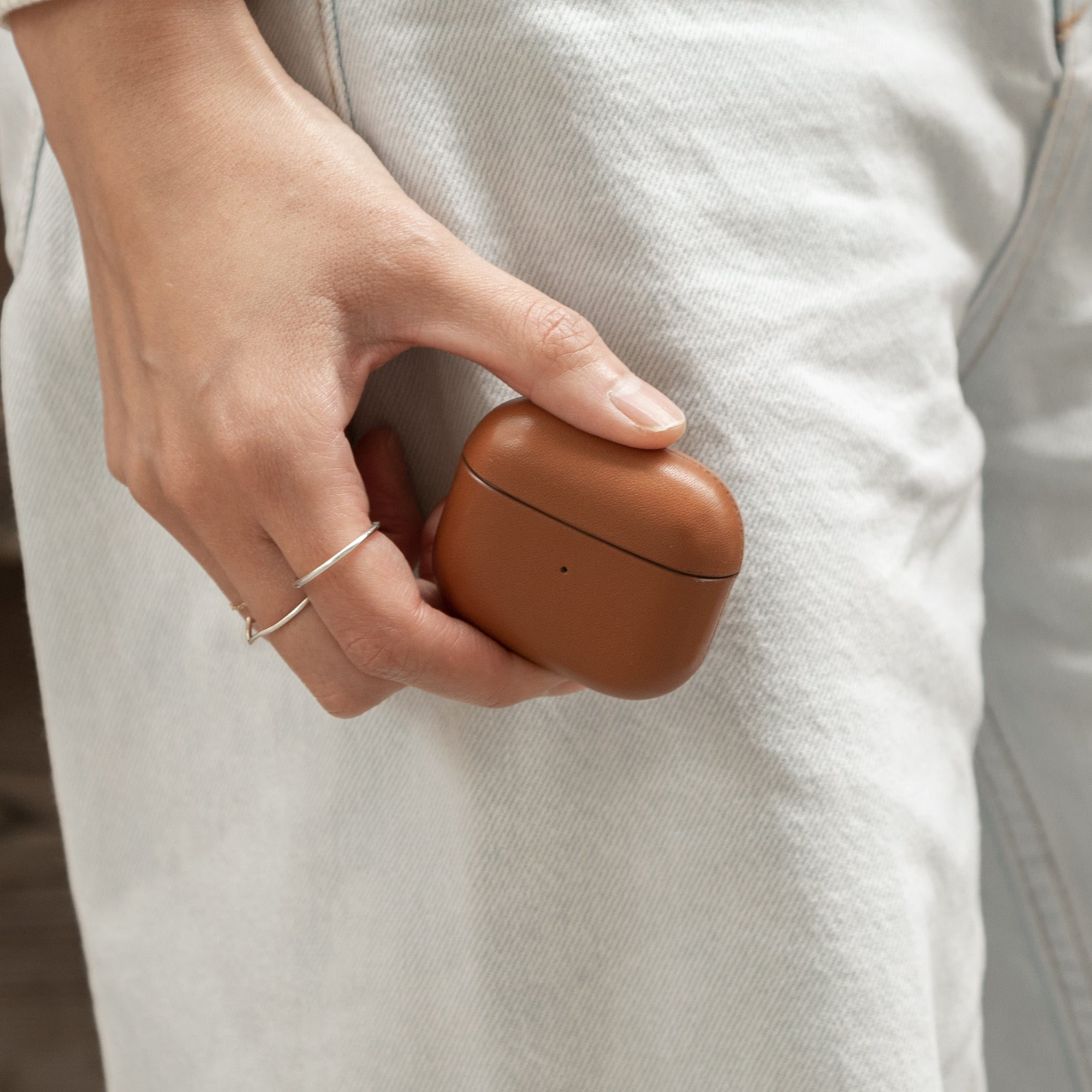 native-union-leather-case-airpods-gen-3-tui-en-cuir-v-ritable-italien-fait-main- image 6