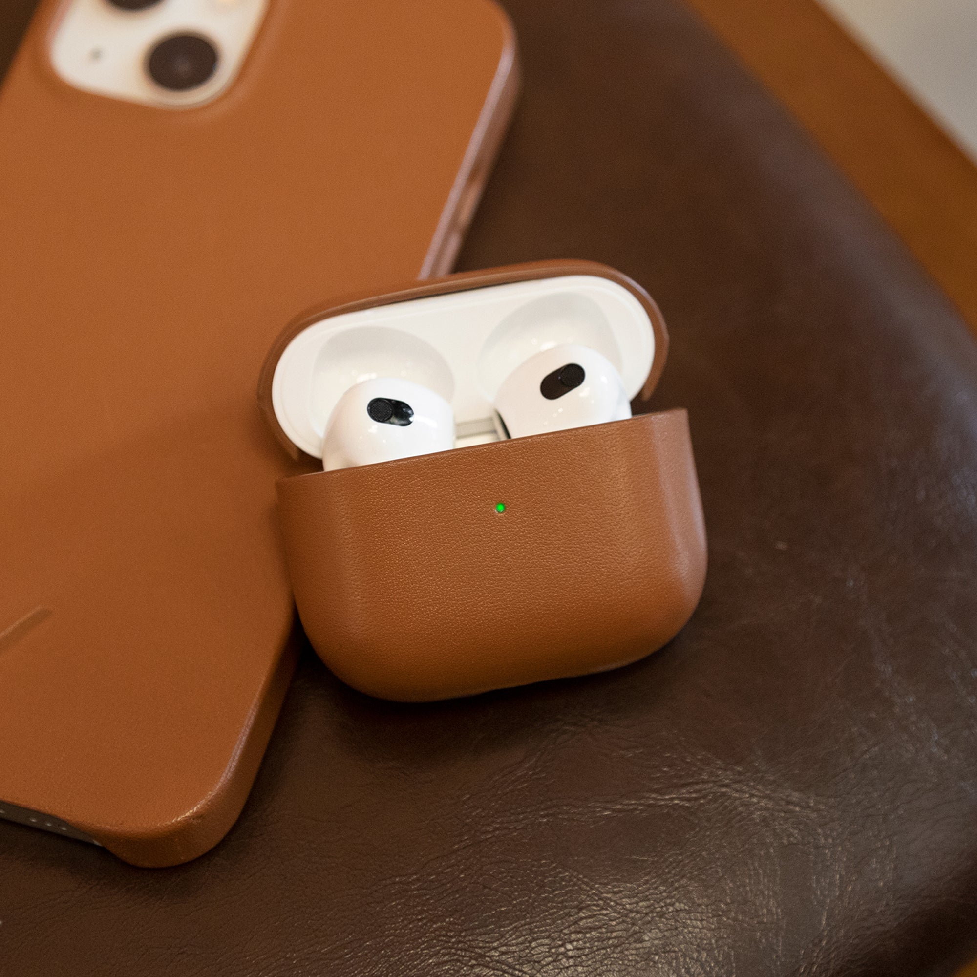 native-union-leather-case-airpods-gen-3-tui-en-cuir-v-ritable-italien-fait-main- image 7