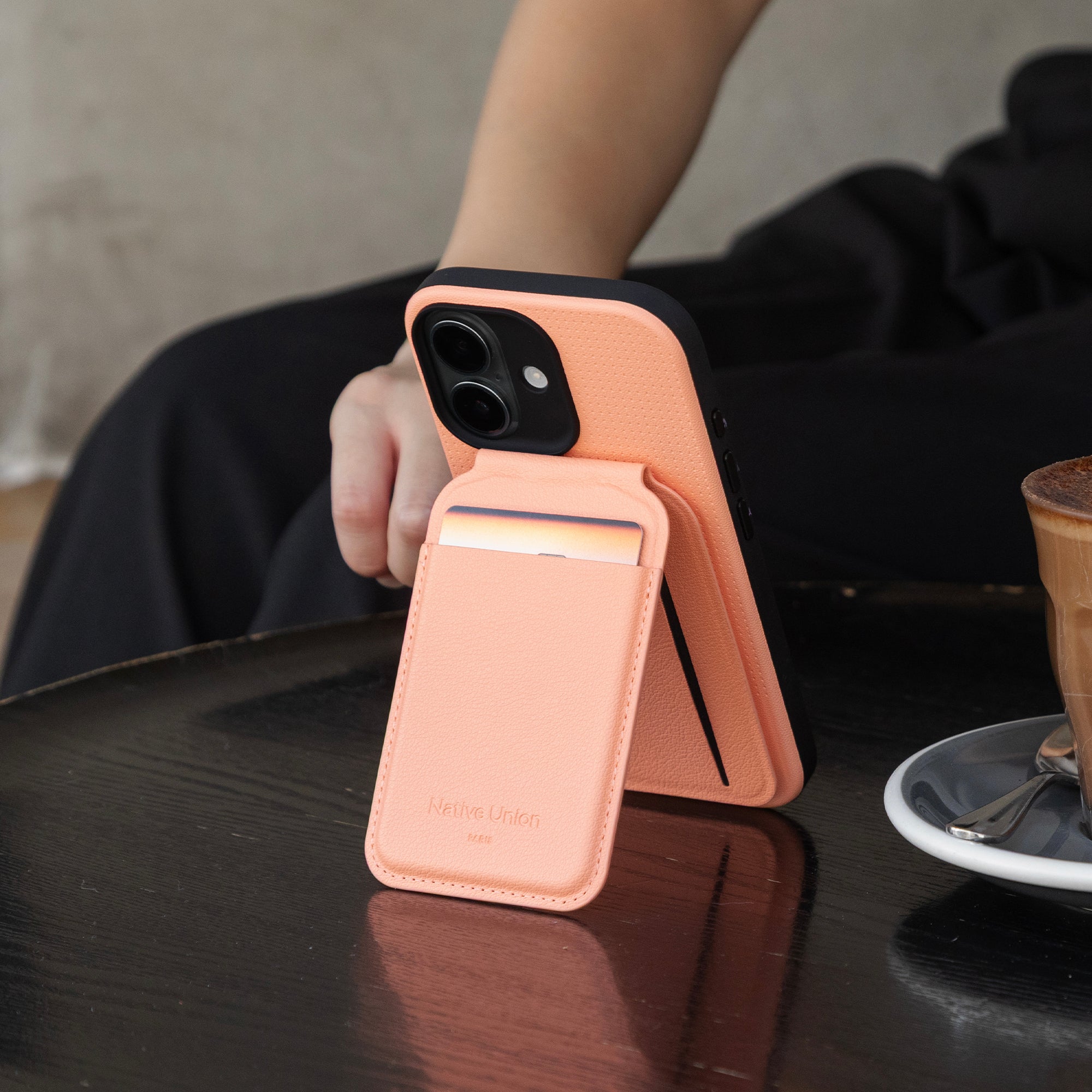 native-union-active-wallet-stand-magn-tique-porte-cartes-et-support-t-l-phone-2- image 2