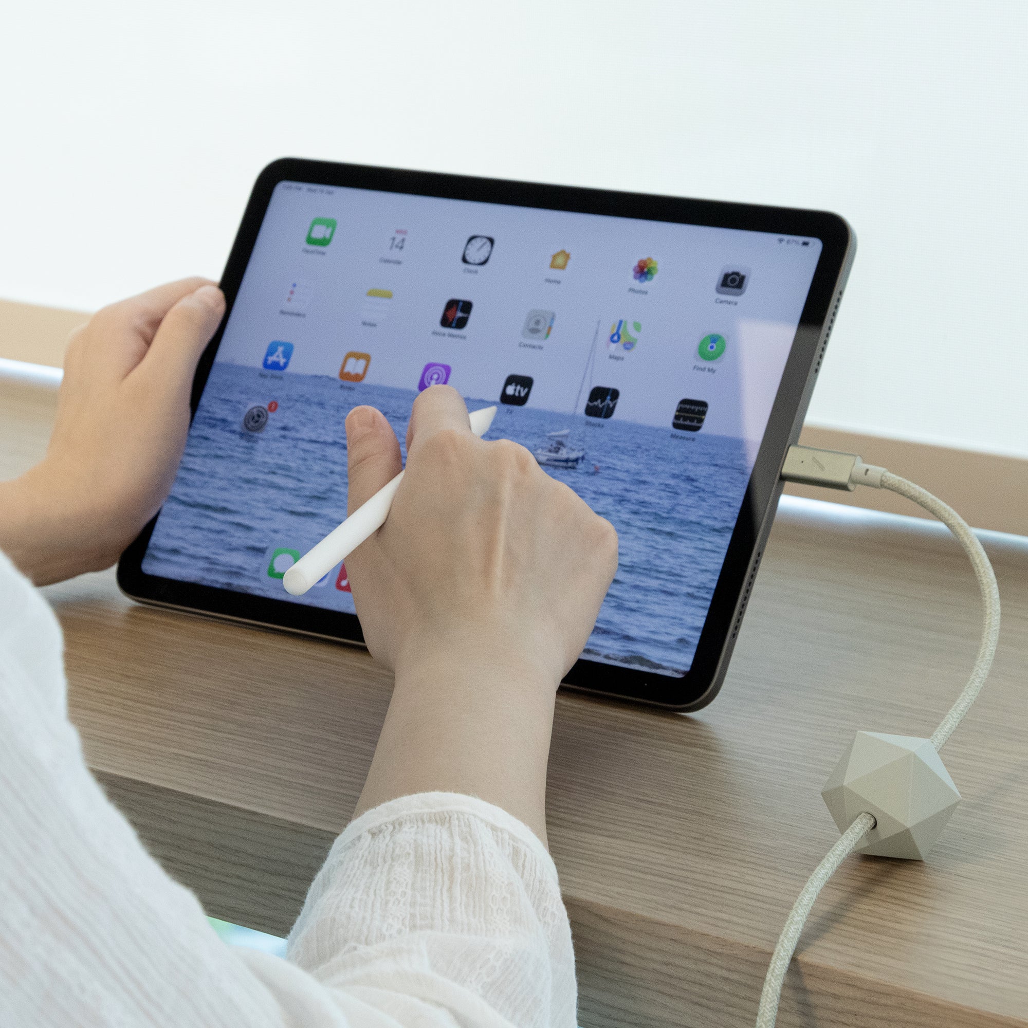 native-union-desk-cable-usb-c-vers-usb-c-c-ble-de-charge-100-w-2-4-m-avec-ancre- image 4