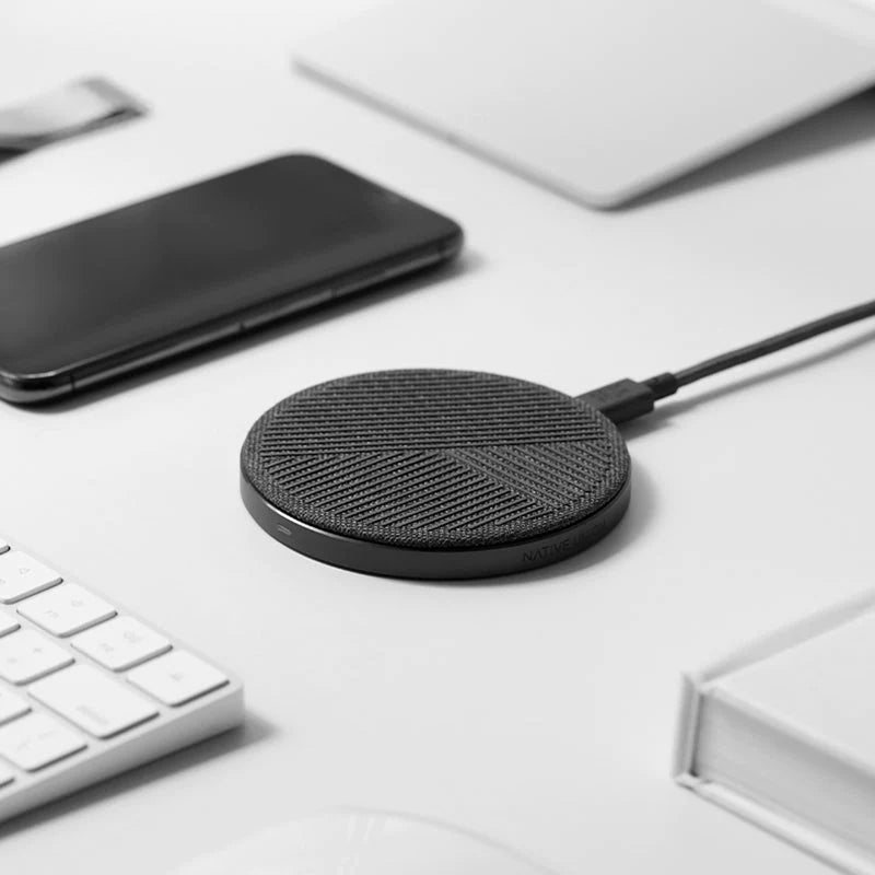 native-union-drop-wireless-charger-chargeur-sans-fil-qi-design-avec-base-en-alum image 6