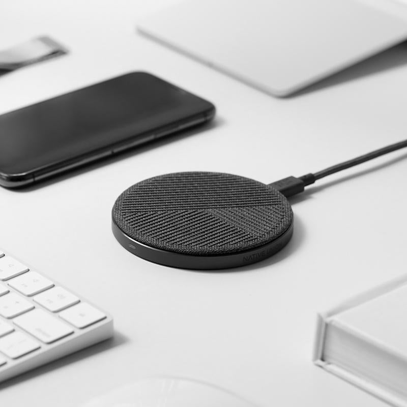 native-union-drop-wireless-charger-chargeur-sans-fil-qi-10-w-base-aluminium-et-t image 5
