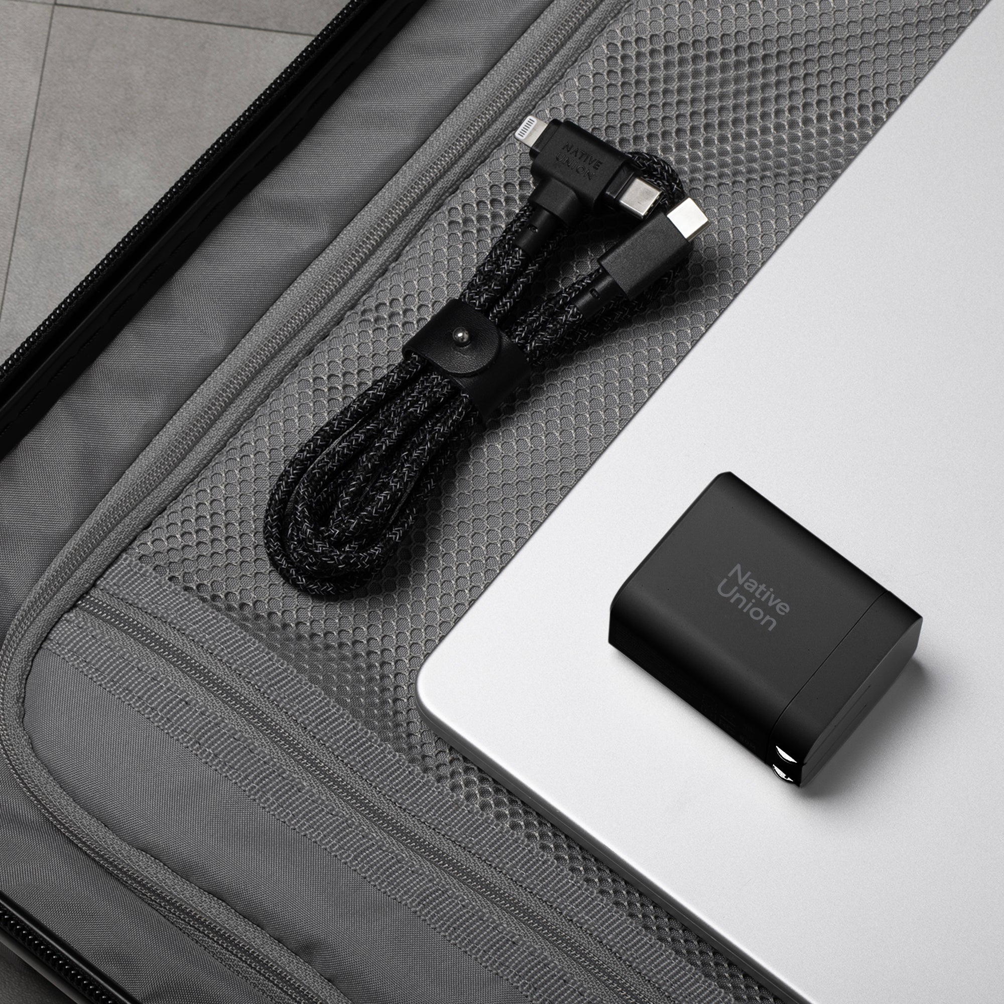 native-union-fast-gan-charger-pd-45w-1c-1a-chargeur-compact-usb-c-et-usb-a image 8