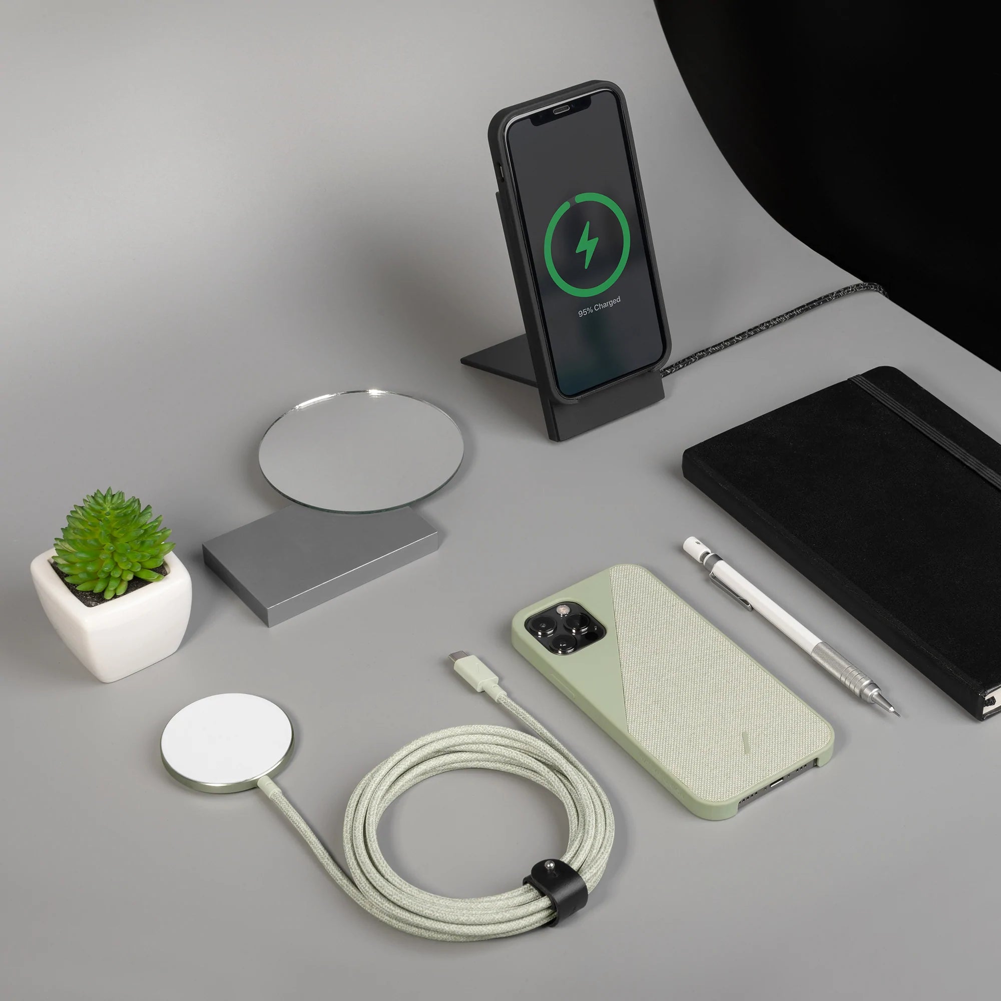 native-union-snap-magnetic-wireless-charger-chargeur-sans-fil-magsafe-nomade-7-5 image 4
