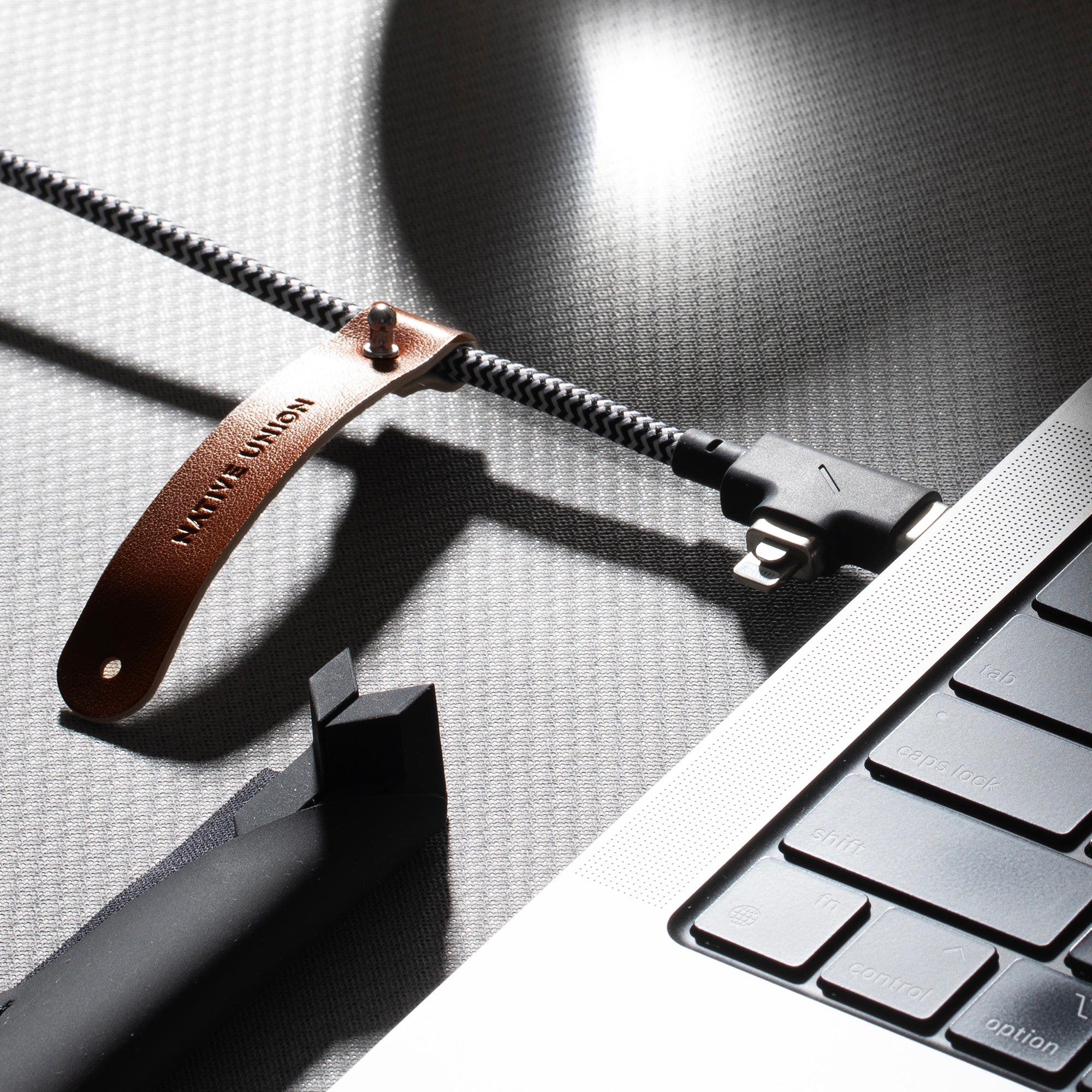 native-union-belt-cable-duo-pro-240w-usb-c-usb-c-et-lightning-c-ble-2-en-1-power image 2