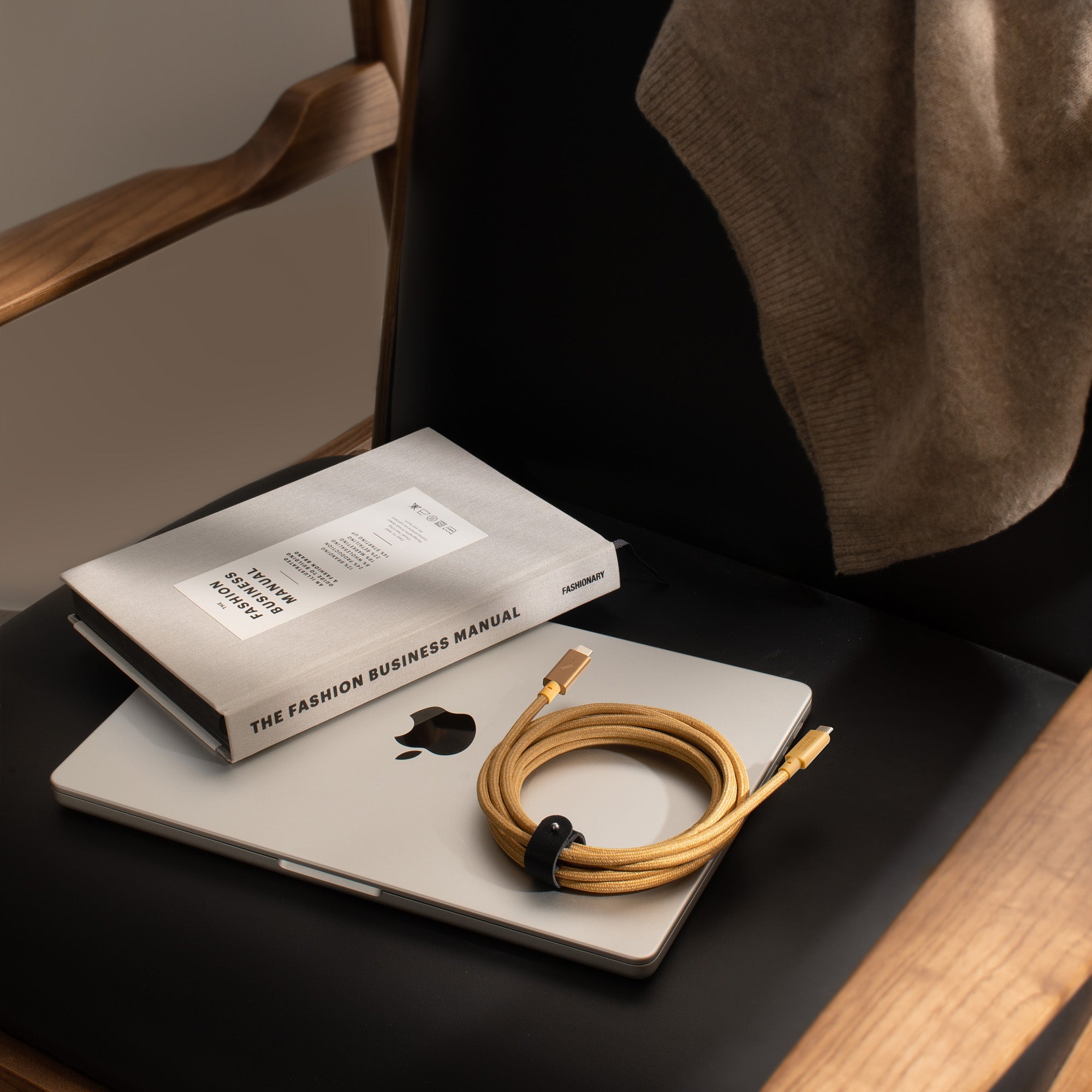 native-union-belt-cable-pro-240w-usb-c-usb-c-c-ble-power-delivery-3-1-240w-tress image 2