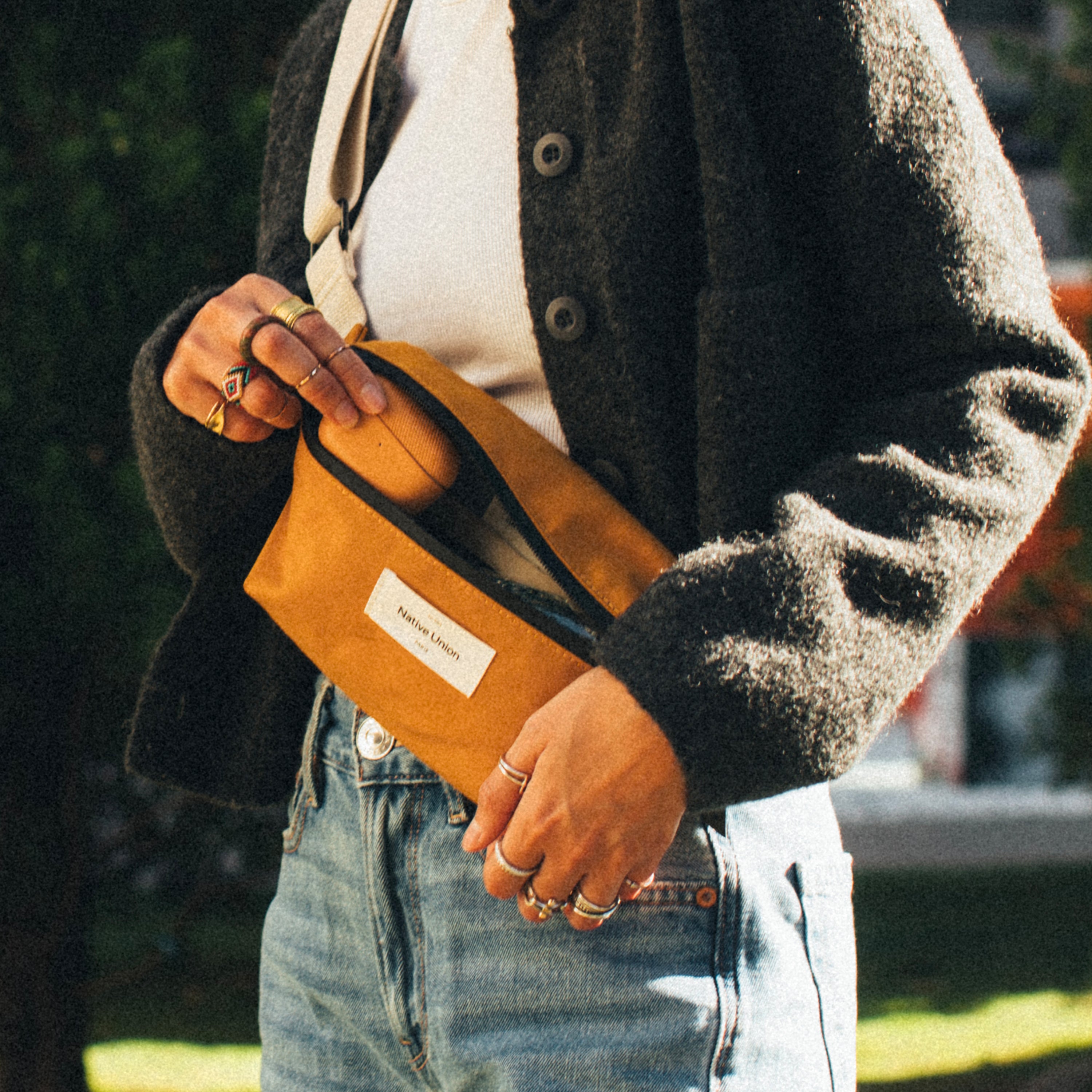 native-union-w-f-a-crossbody-pouch-pochette-banane-1-5-l-en-polyester-recycl-100 image 2