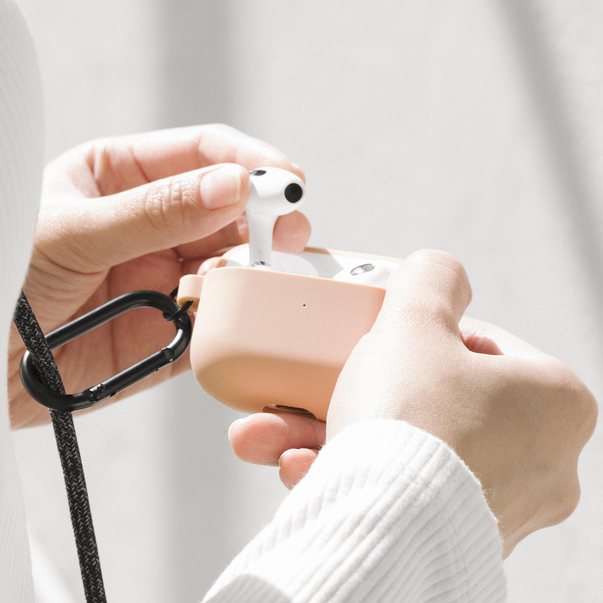 native-union-roam-case-airpods-gen-3-tui-minimaliste-en-tpu-recycl-avec-clip-alu image 6