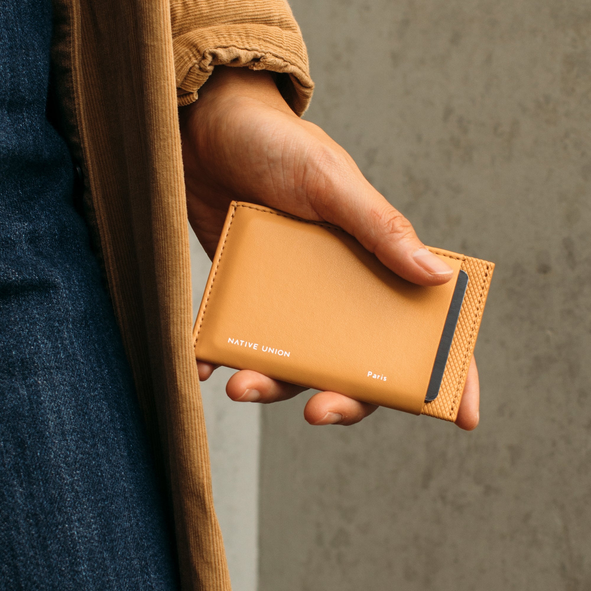 native-union-re-classic-card-holder-porte-cartes-en-yatay-v-g-tal-avec-blocage-r image 6