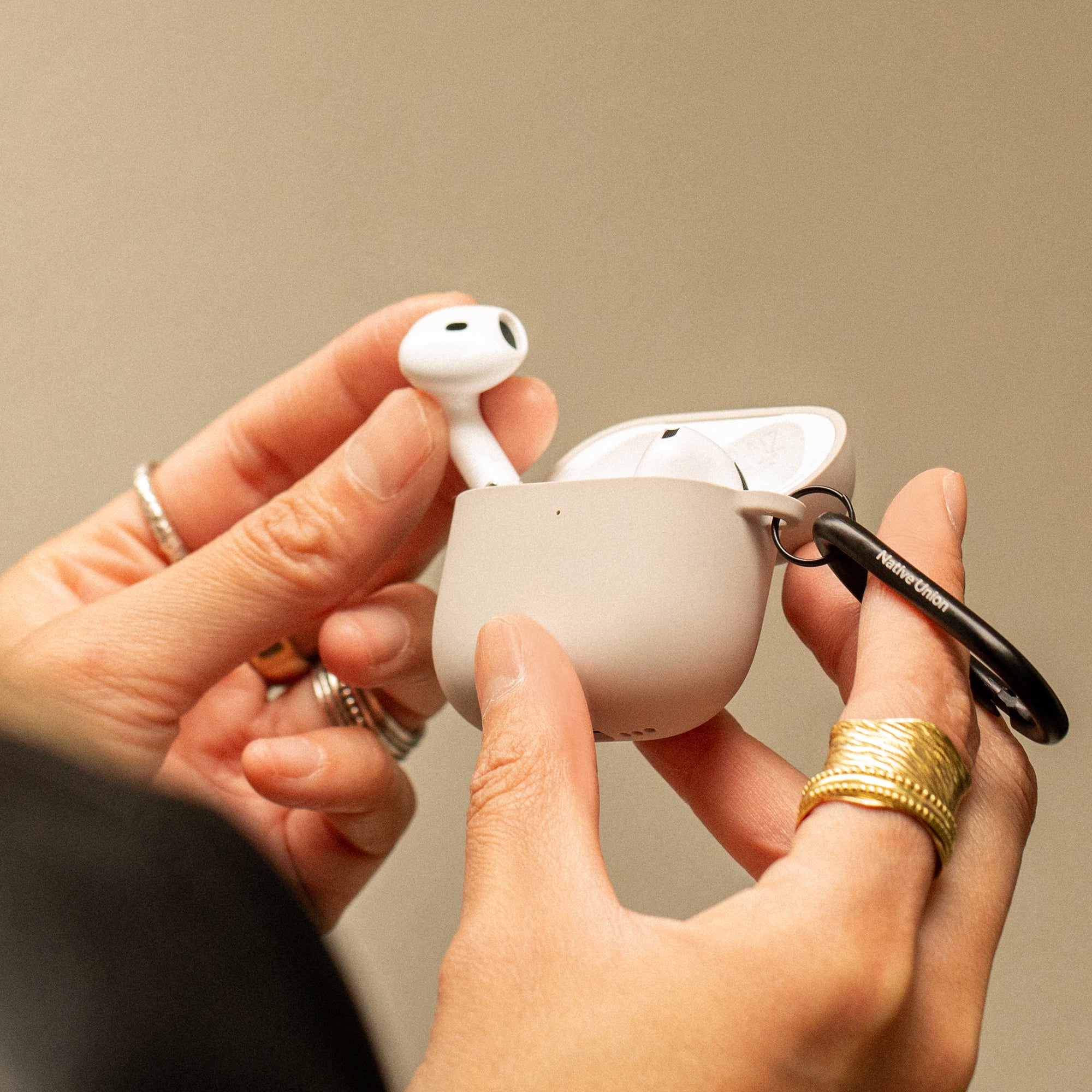 native-union-active-case-pour-airpods-4-coque-silicone-avec-clip-m-tal-de-transp image 8