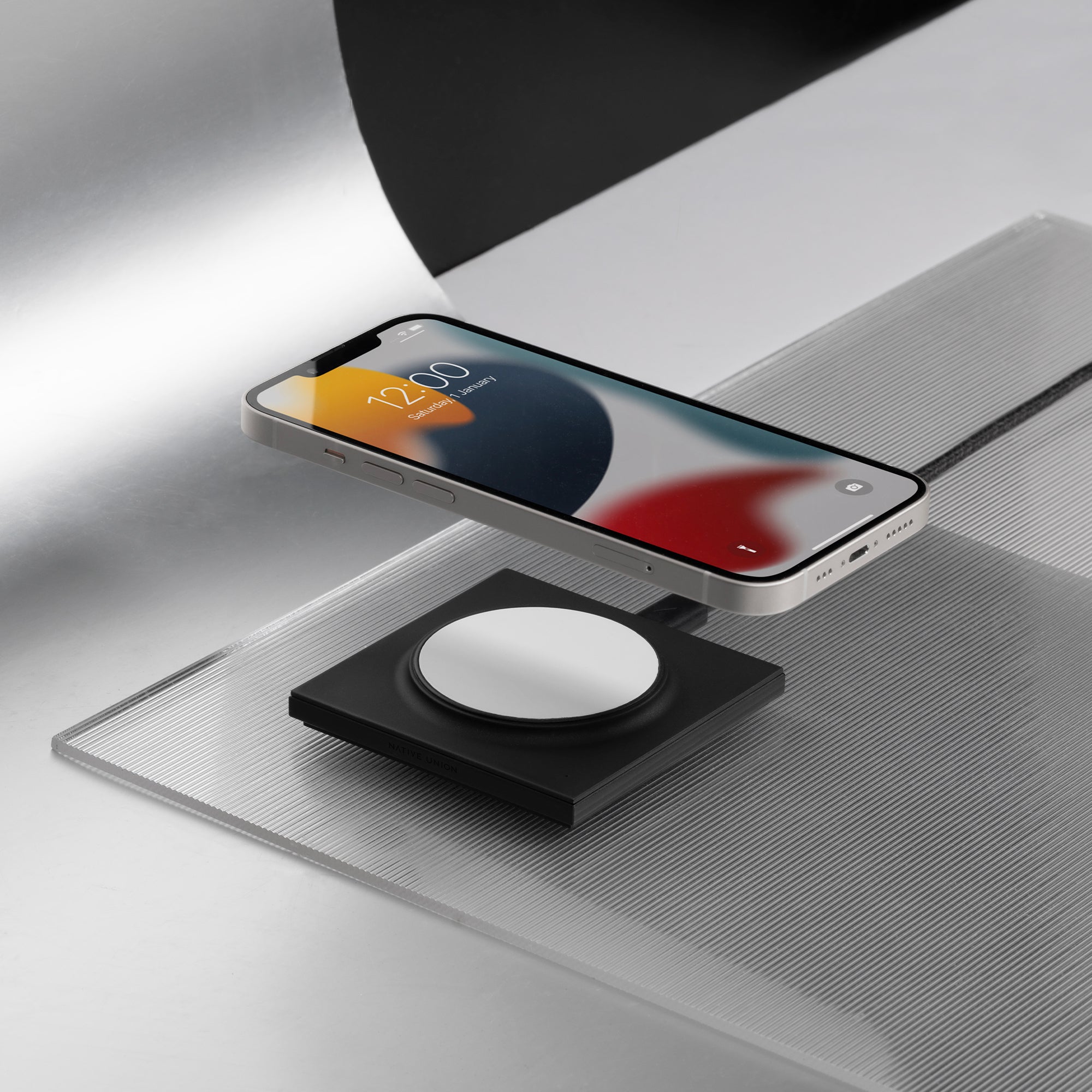 native-union-drop-magnetic-wireless-charger-chargeur-sans-fil-magsafe-7-5w-iphon image 2