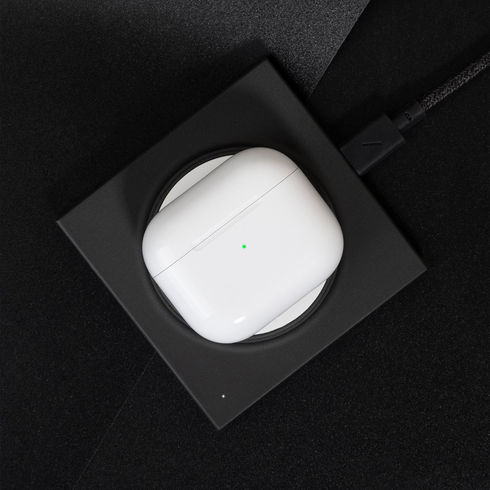 native-union-drop-magnetic-wireless-charger-chargeur-sans-fil-magsafe-7-5w-iphon image 6