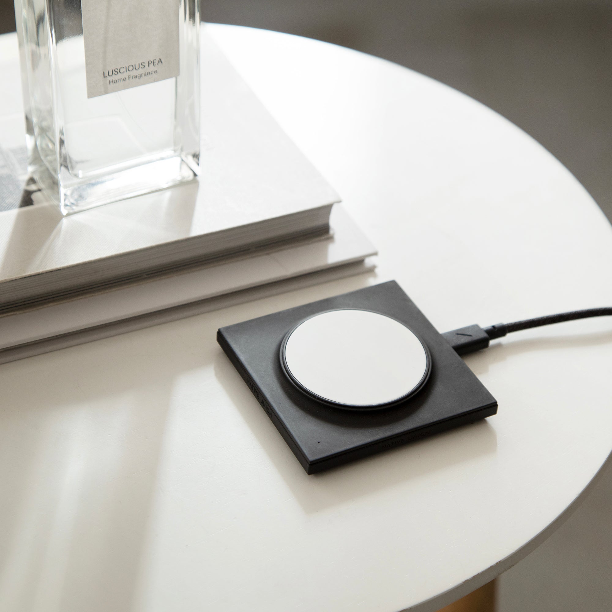 native-union-drop-magnetic-wireless-charger-chargeur-sans-fil-magsafe-7-5w-iphon image 4