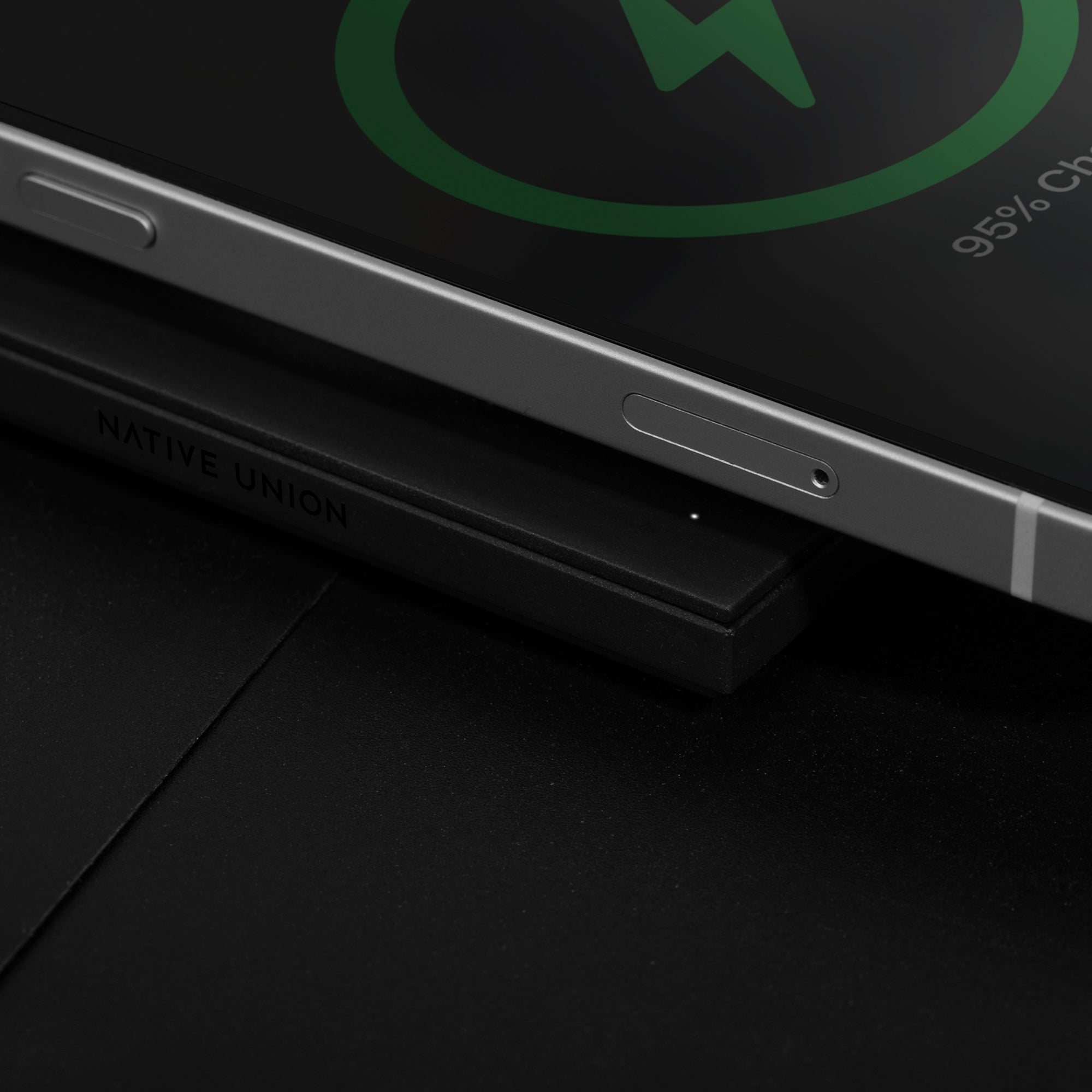 native-union-drop-magnetic-wireless-charger-chargeur-sans-fil-magsafe-7-5w-iphon image 8