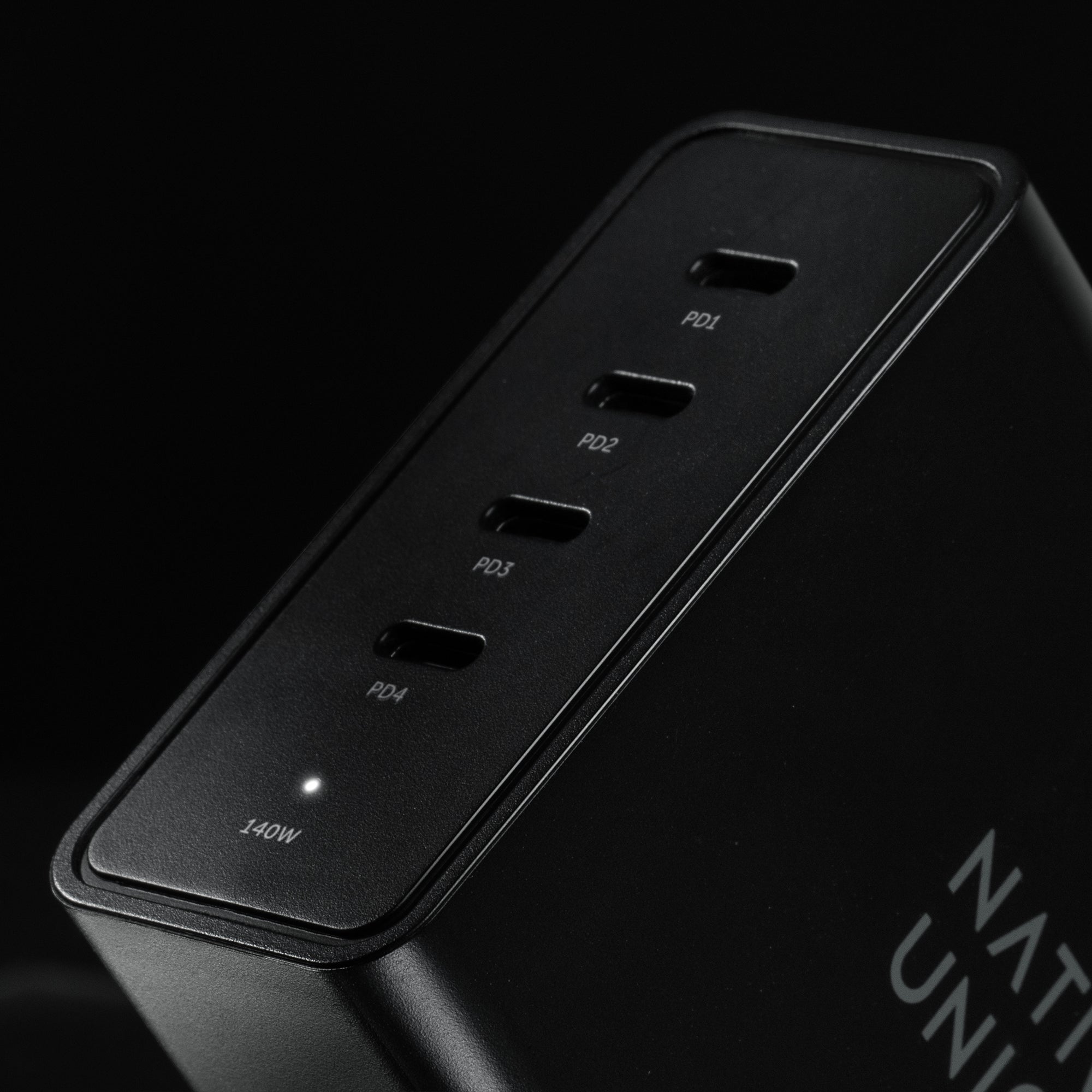 native-union-fast-desktop-charger-pd-140w-chargeur-de-bureau-gan-4-ports-power-d image 2