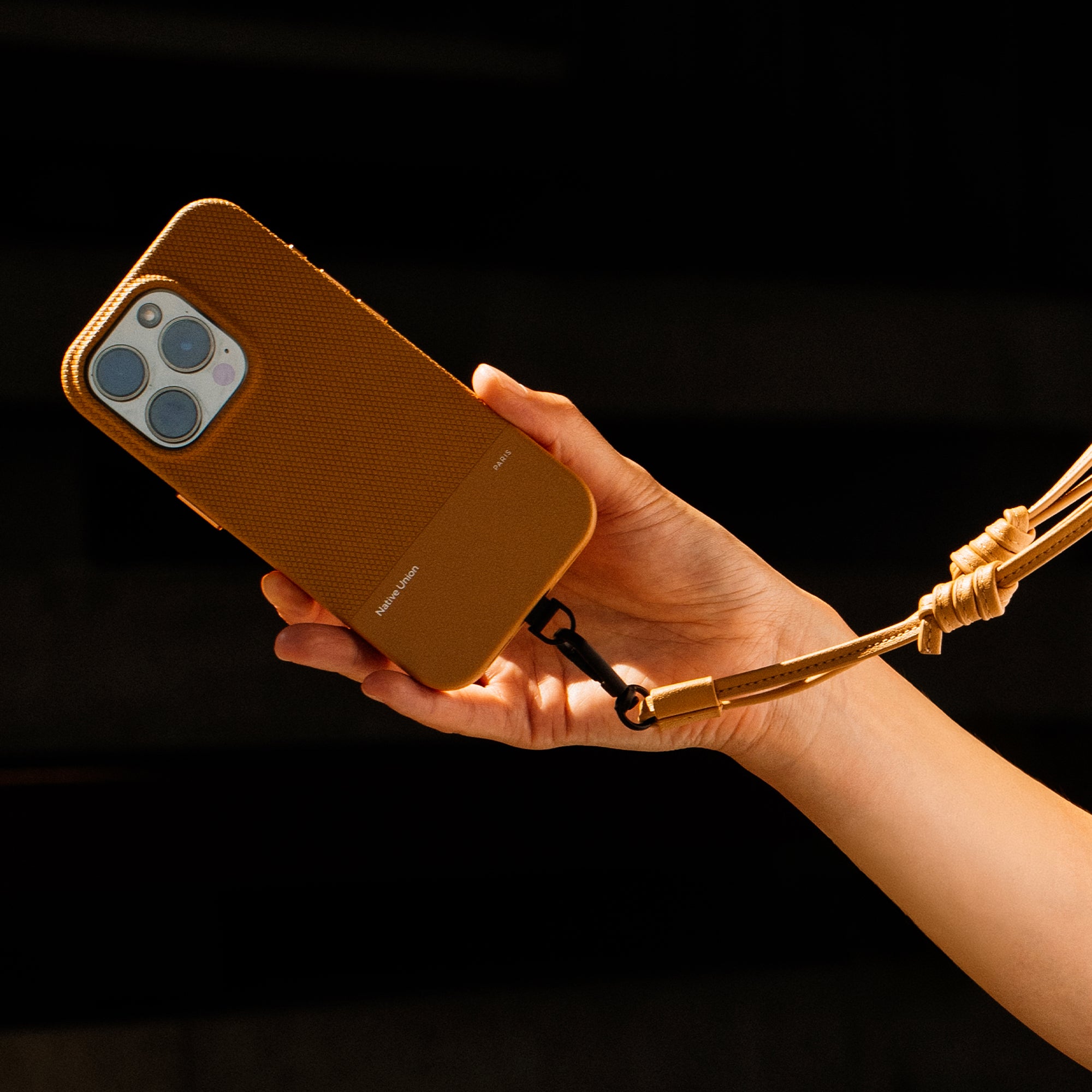 native-union-re-classic-sling-sangle-bandouli-re-r-glable-pour-t-l-phone-cuir-v- image 3