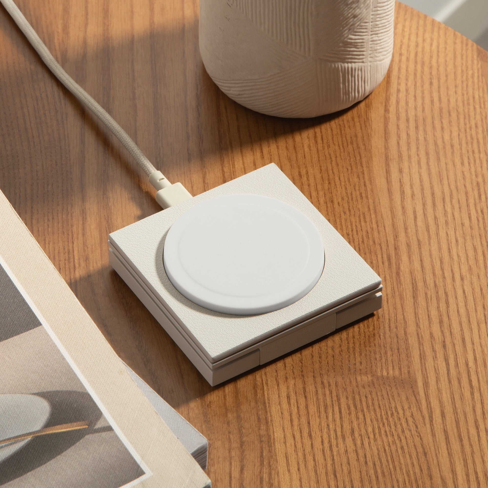 native-union-rise-magnetic-wireless-charger-chargeur-sans-fil-qi2-15w-pliable-ce image 4