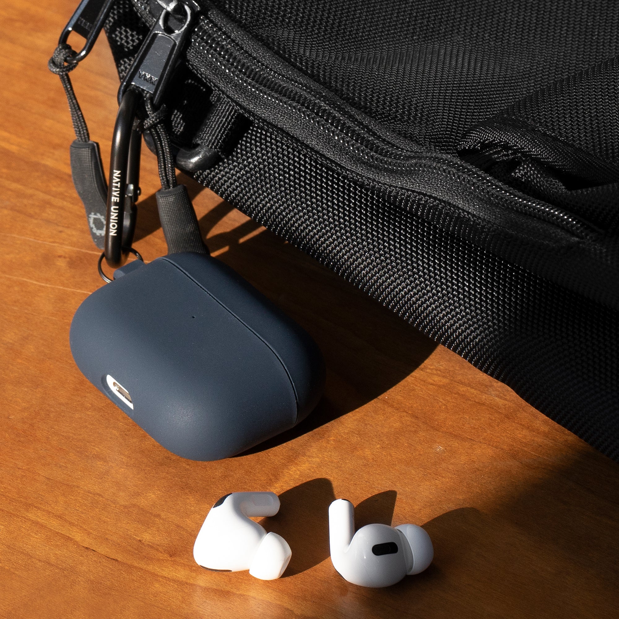 native-union-roam-case-pour-airpods-pro-gen-1-2-coque-silicone-liquide-avec-clip image 7