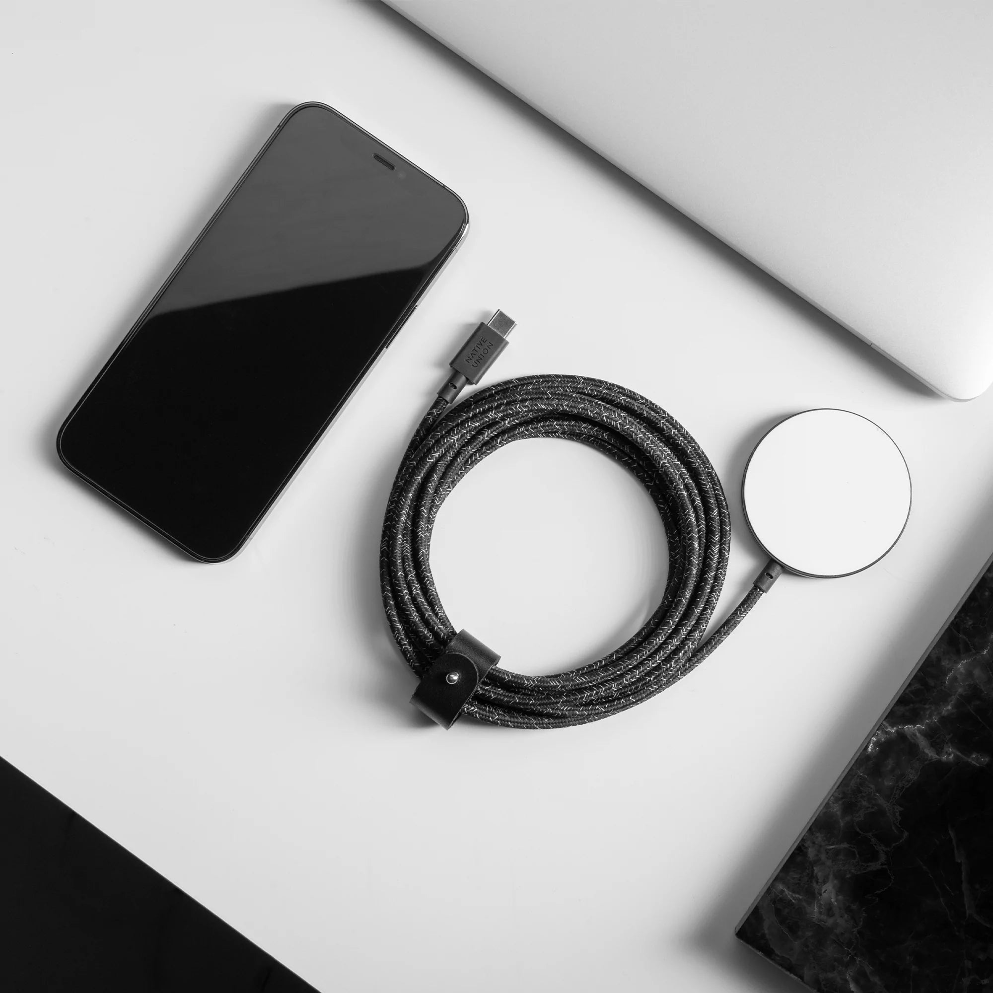 native-union-snap-magnetic-wireless-charger-chargeur-sans-fil-magsafe-nomade-7-5 image 5