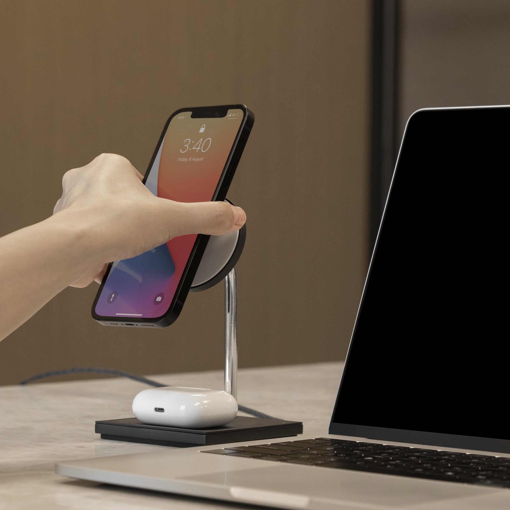 native-union-snap-2-en-1-chargeur-sans-fil-magn-tique-avec-support-iphone-12-15- image 3