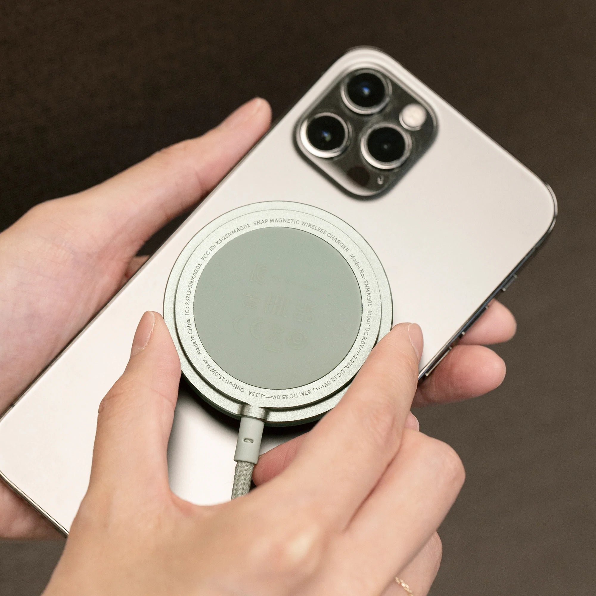 native-union-snap-magnetic-wireless-charger-chargeur-sans-fil-magsafe-nomade-7-5 image 7