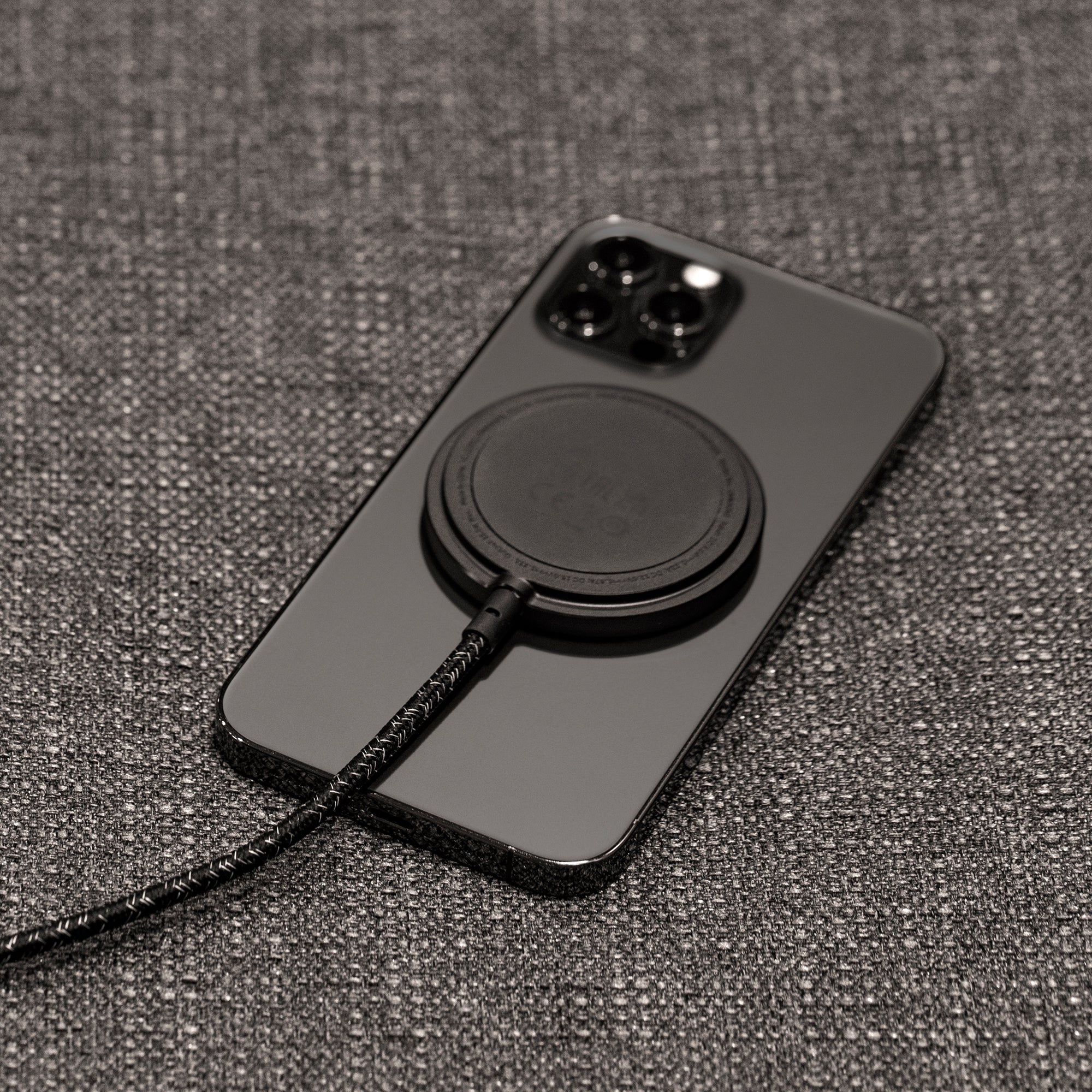 native-union-snap-magnetic-wireless-charger-chargeur-sans-fil-magsafe-nomade-7-5 image 6