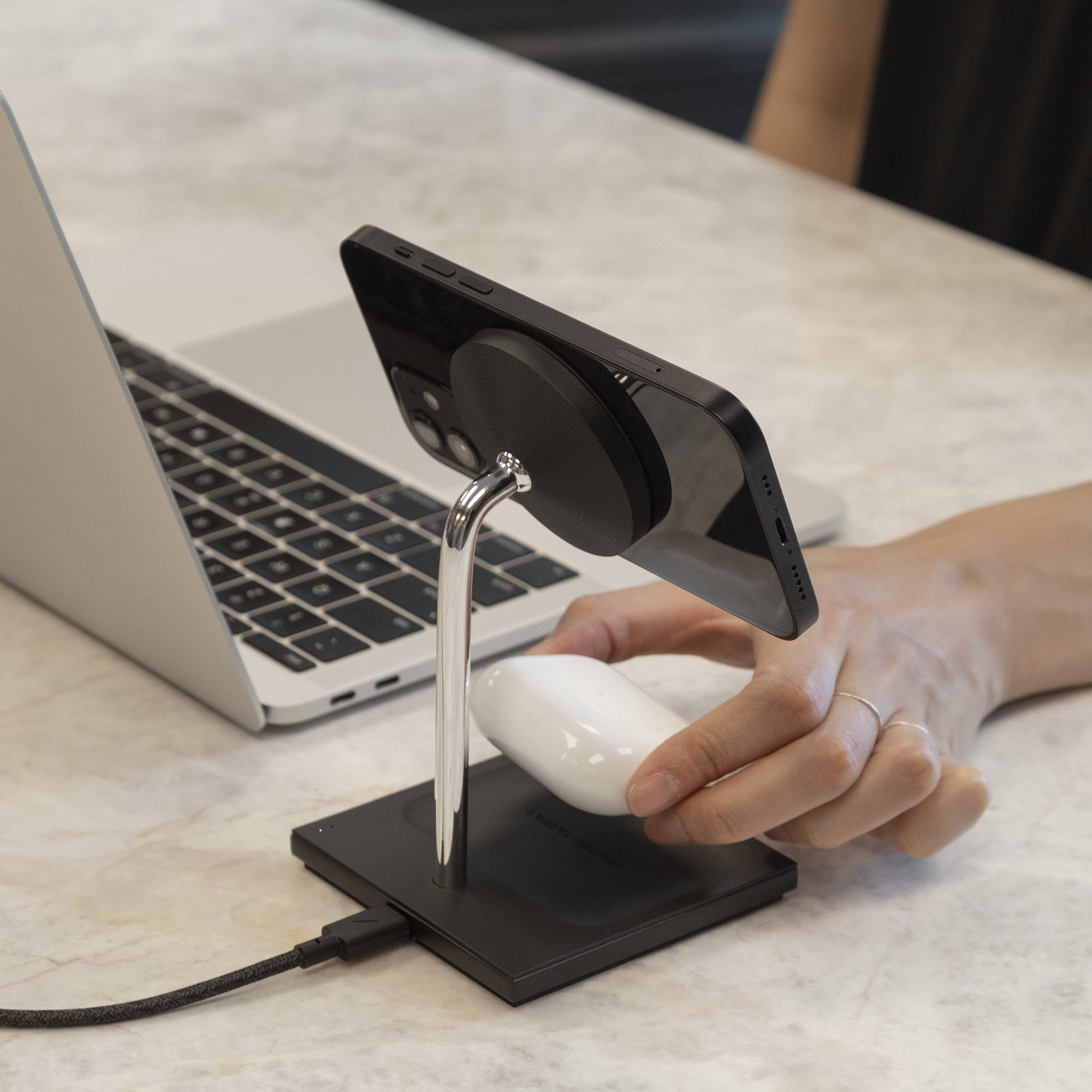native-union-snap-2-en-1-chargeur-sans-fil-magn-tique-avec-support-iphone-12-15- image 7