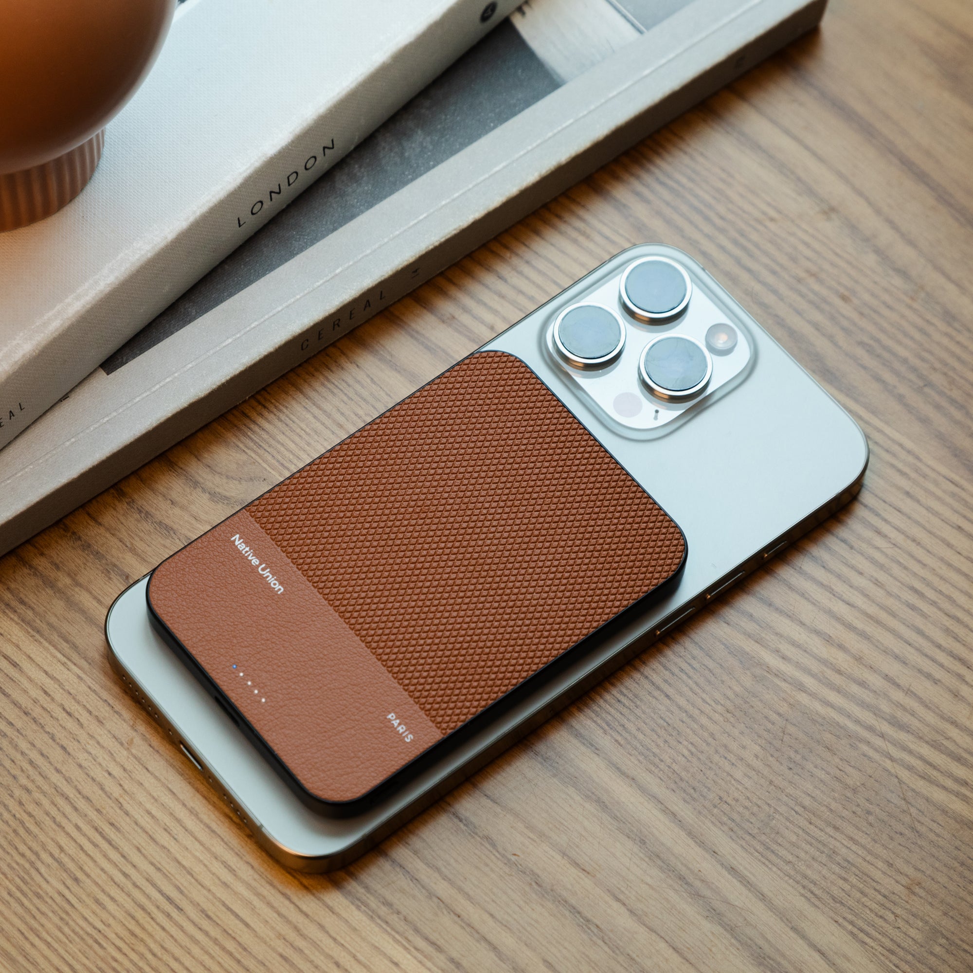 native-union-re-classic-power-bank-5000-mah-magn-tique-batterie-externe-ultra-fi image 2