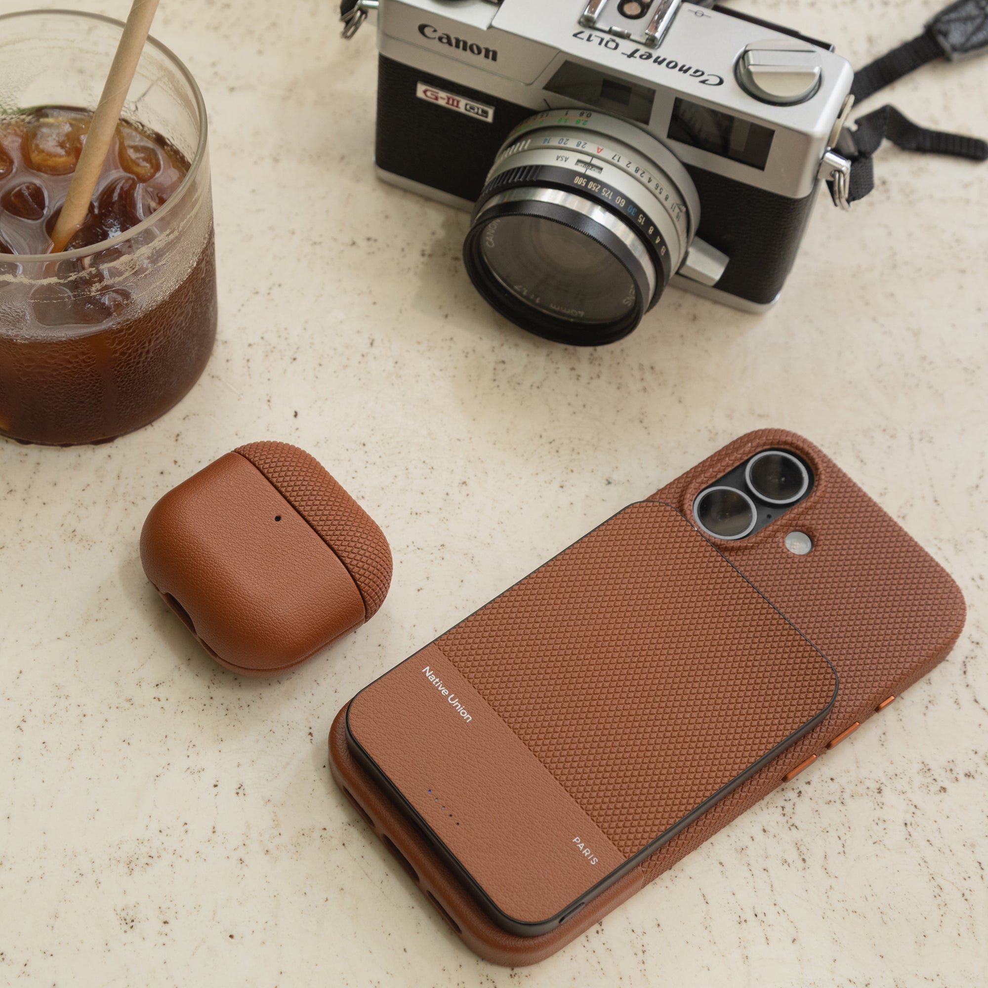 native-union-re-classic-case-pour-airpods-4-tui-fin-en-cuir-v-g-tal-recycl-sans- image 7