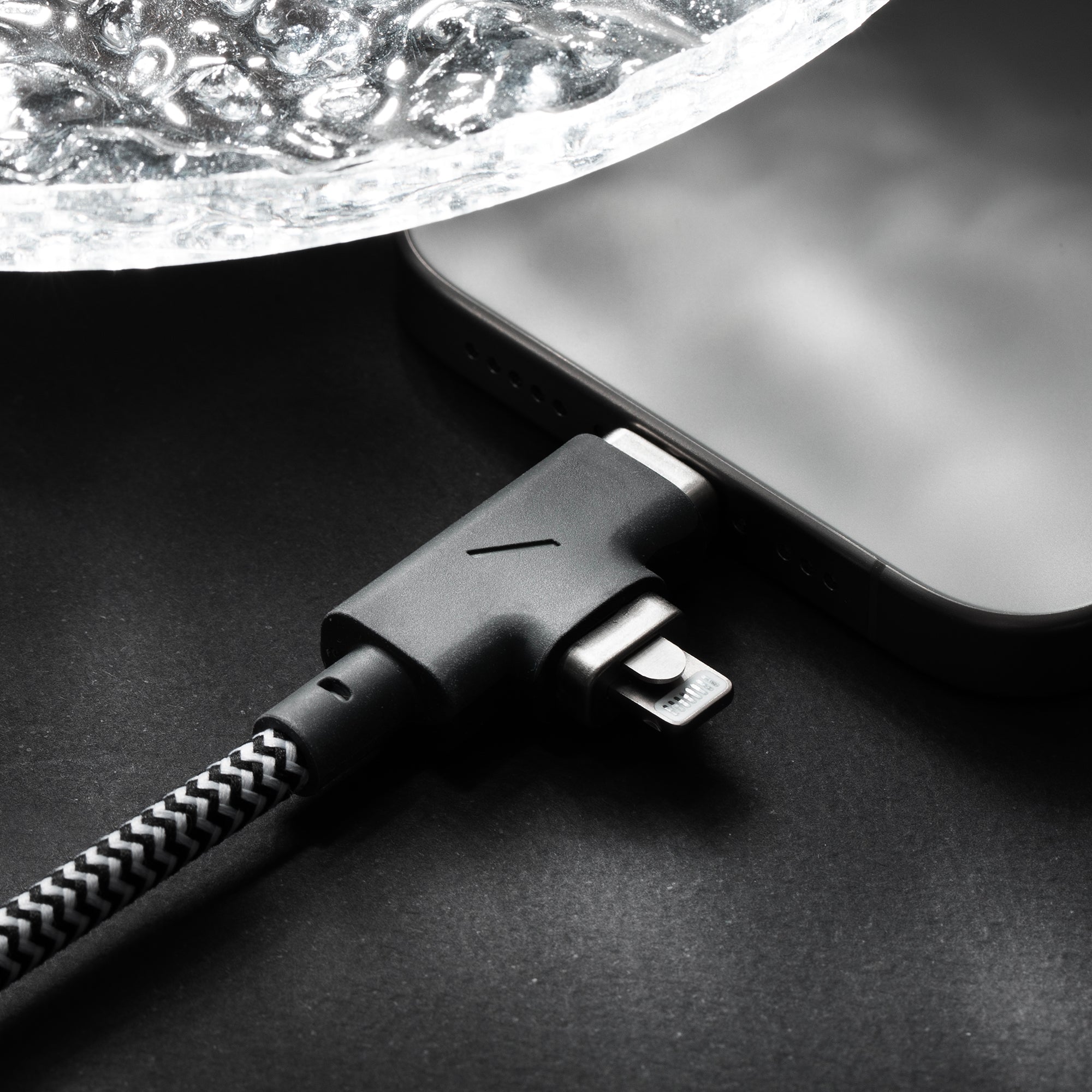 native-union-belt-cable-duo-pro-240w-usb-c-usb-c-et-lightning-c-ble-2-en-1-power image 4