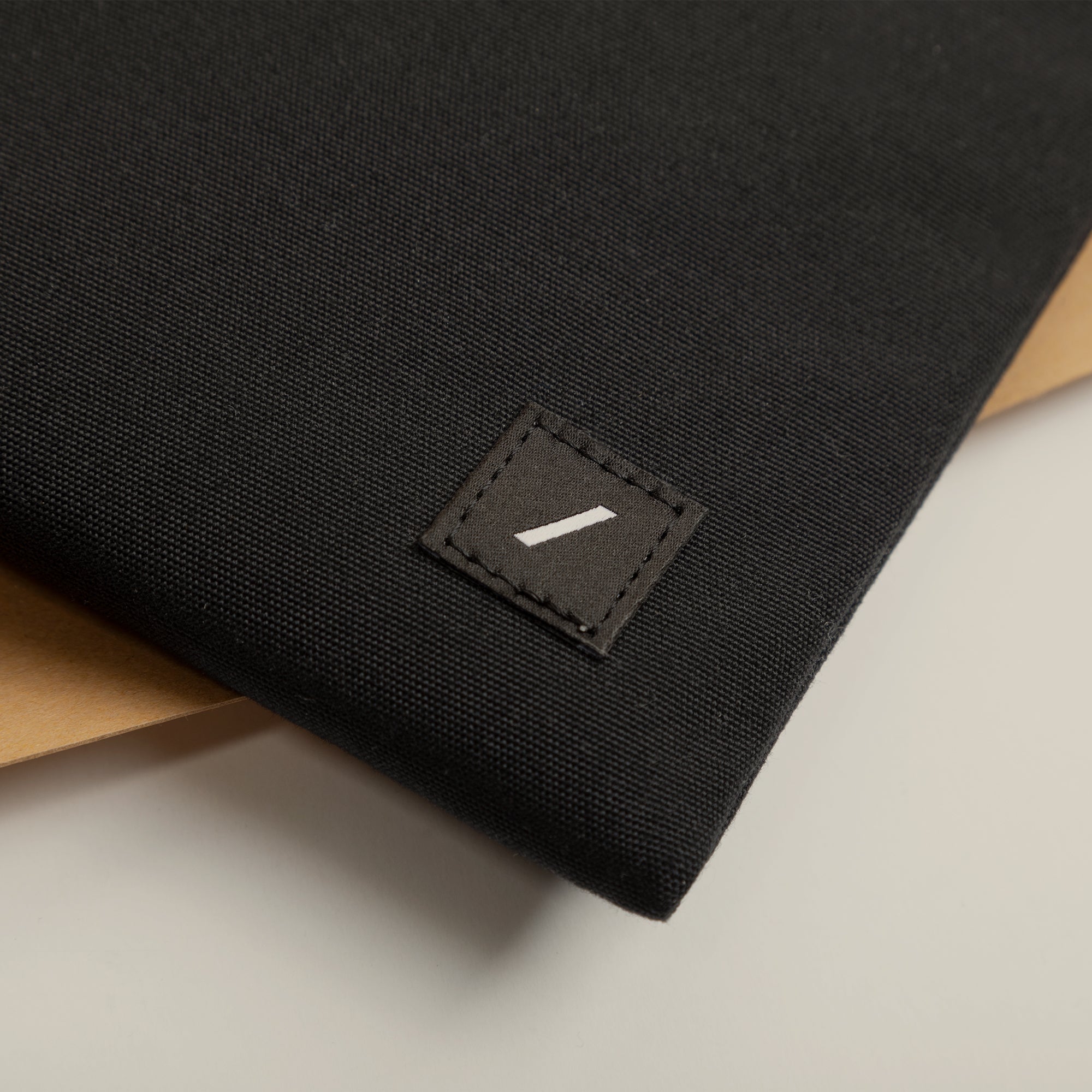 native-union-w-f-a-sleeve-pour-macbook-16-housse-form-fitting-en-rpet-d-perlant- image 8