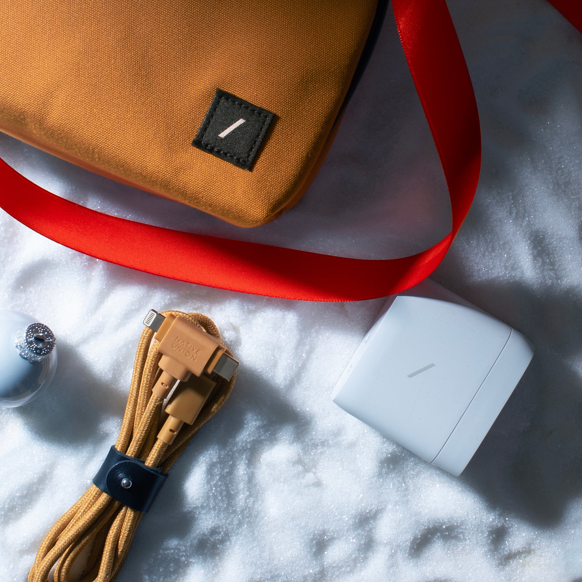 native-union-the-traveler-set-de-voyage-chargeur-gan-pd-67w-3-ports-belt-cable-d image 2
